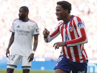 El Atlético apunta a José Mourinho tras la polémica del derbi: “Stop acoso arbitral ya” El Atlético apunta a José Mourinho tras la polémica del derbi: “Stop acoso arbitral ya”