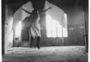 En la intimidad de Francesca Woodman: retratos de felicidad antes del mito (y del suicidio)