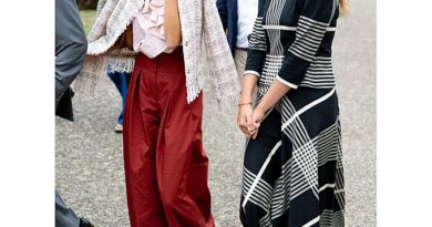 Los looks de otoño de Victoria Federica e Irene Urdangarin en su encuentro con el Rey Juan Carlos I