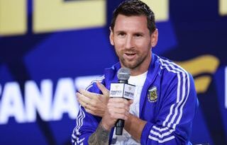 Alex Corretja, 52 años: “Muchos creen que si ganas 10 millones al año no te puedes quejar” Alex Corretja, 52 años: “Muchos creen que si ganas 10 millones al año no te puedes quejar”