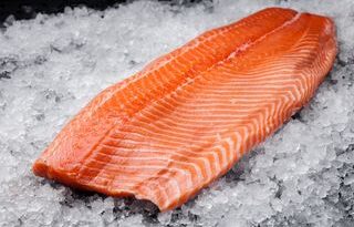 Fran Rodríguez, pescadero: “No tires nunca la piel del salmón, se puede convertir en un snack crujiente” Fran Rodríguez, pescadero: “No tires nunca la piel del salmón, se puede convertir en un snack crujiente”