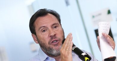 Los funcionarios piden la dimisión de Puente: «Exigimos respeto a la presunción de inocencia del responsable de circulación de Adif»